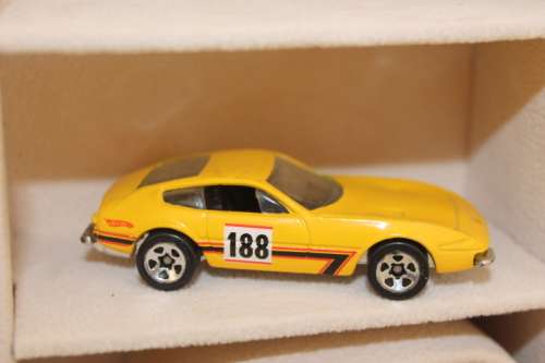 Hot Wheels Ferrari \ 365 GTB\4